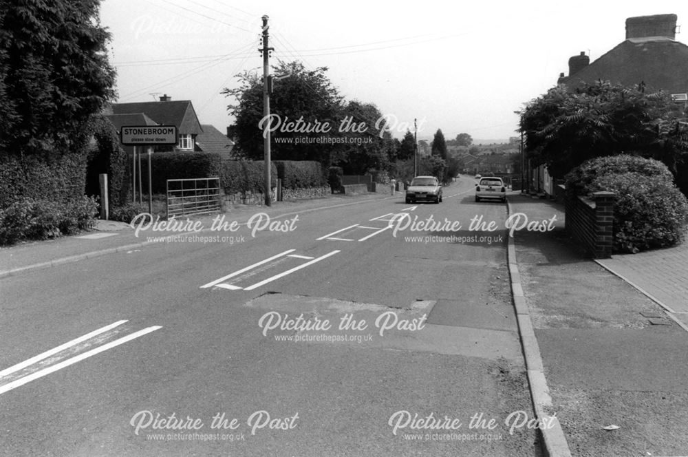 Birkinstyle Lane, Stonebroom and village sign