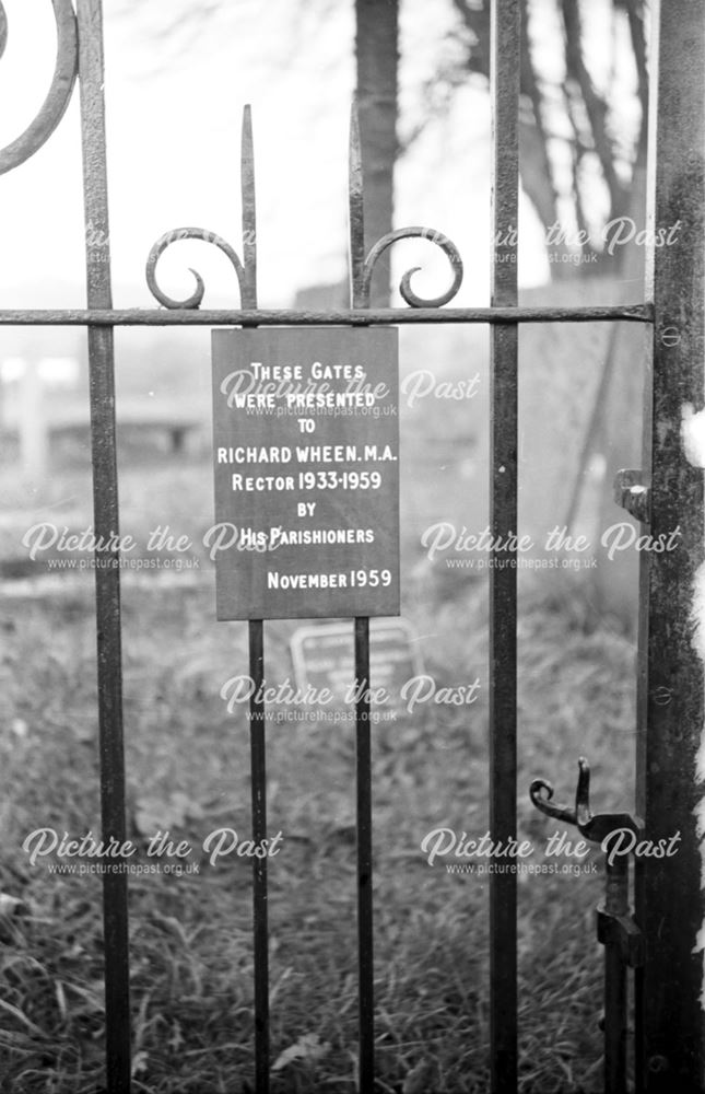 Bronze plaque Gates dedicated 1959 to Richard Wheen, former Rector