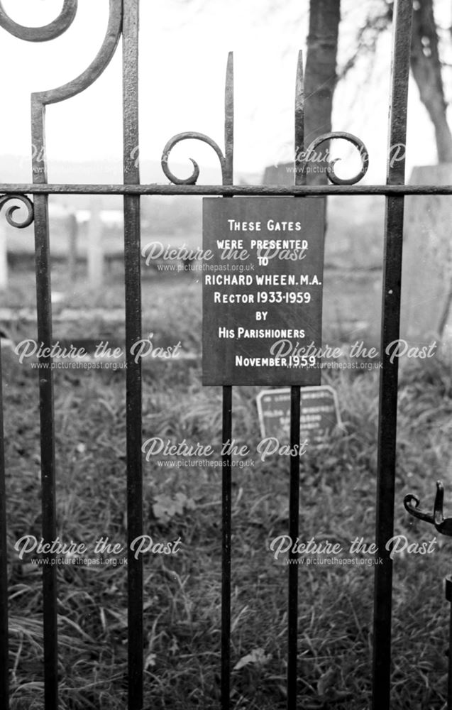 Bronze plaque Gates dedicated 1959 to Richard Wheen, former Rector