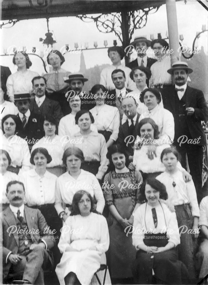 Unknown group of people, Matlock area, c 1904 - 1918