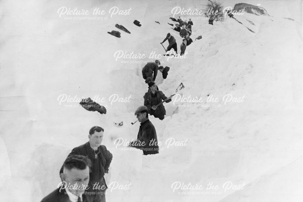 Snow near Flash Dam, Darley Dale, c 1946-7