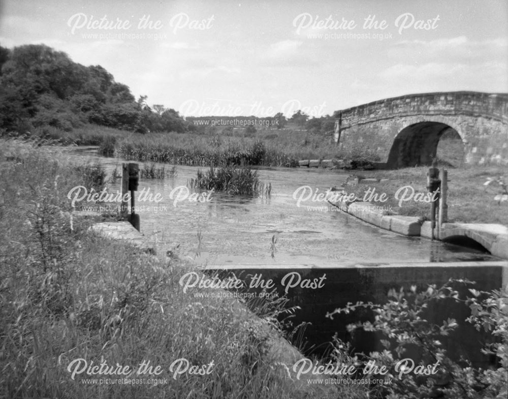 Top Lock 1 and Pinxton Arm Bridge