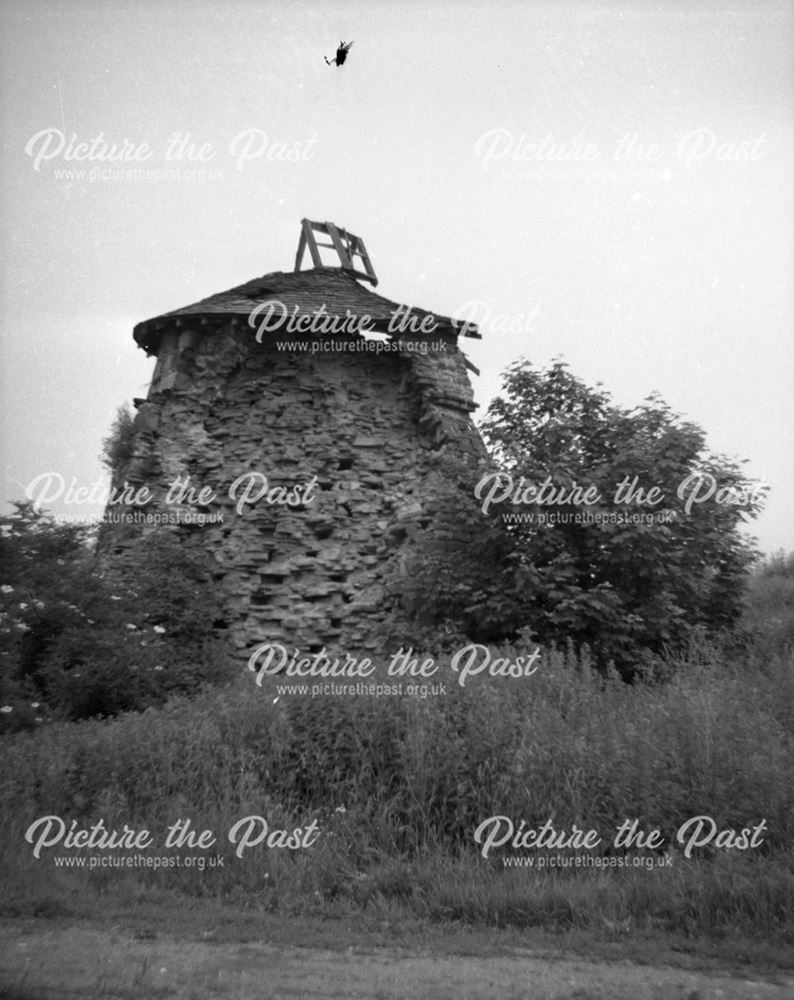 Codnor Castle dovecote