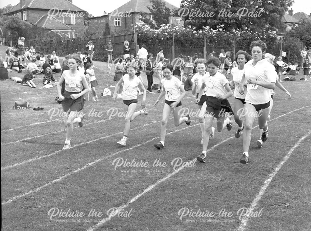 School Sports Day, IIlkeston School, off West End Drive, lkeston, c 1980s