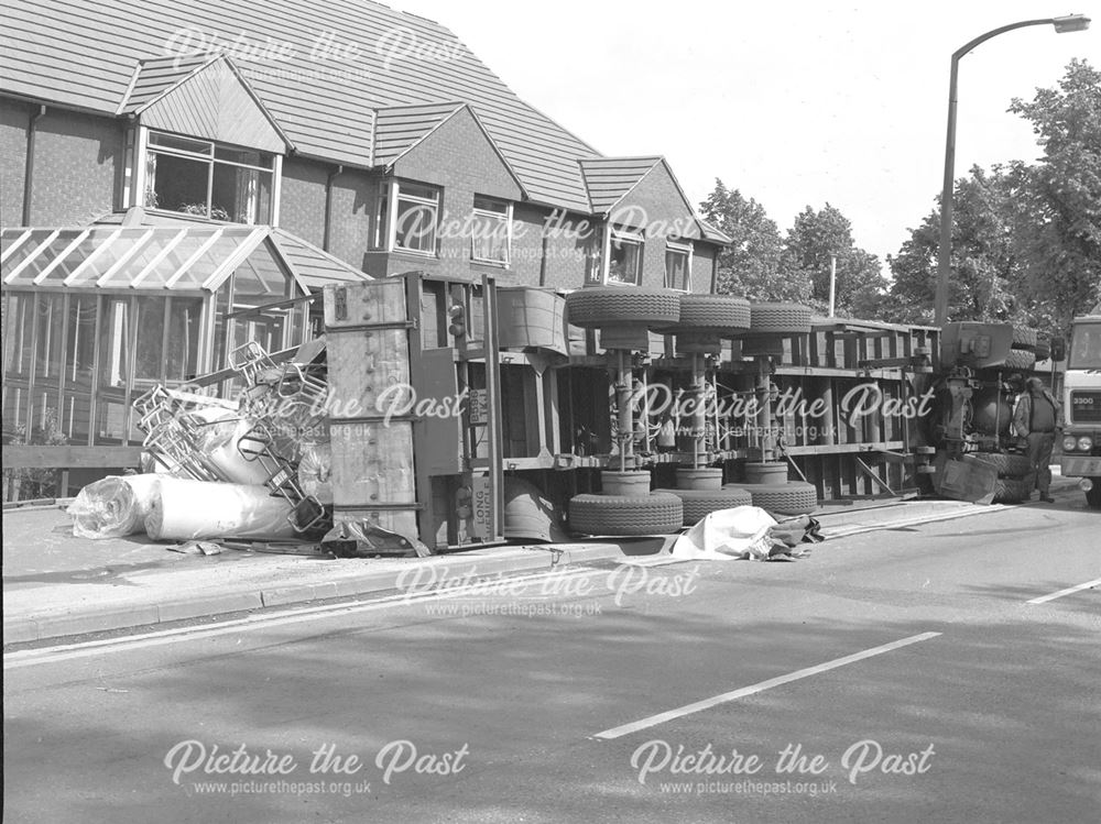 Overturned Lorry, Bristol Road, Ilkeston, c 1980s