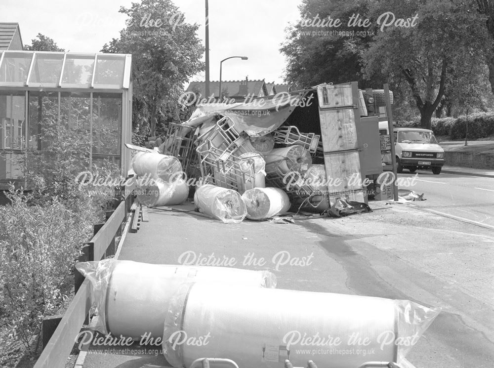 Overturned Lorry, Bristol Road, Ilkeston, c 1980s