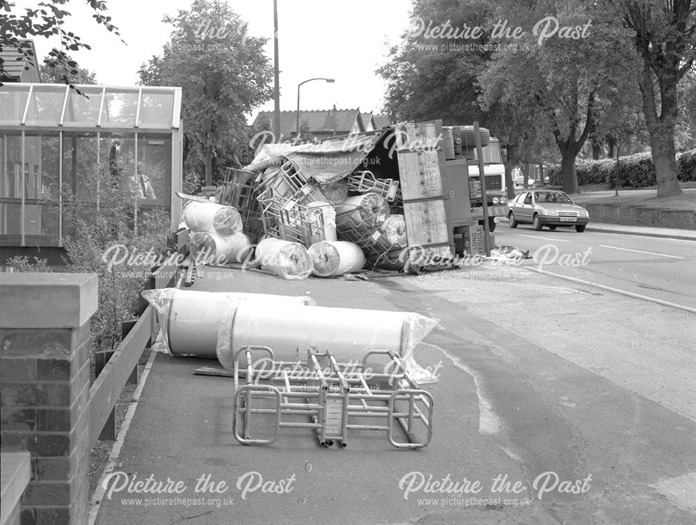 Overturned Lorry, Bristol Road, Ilkeston, c 1980s