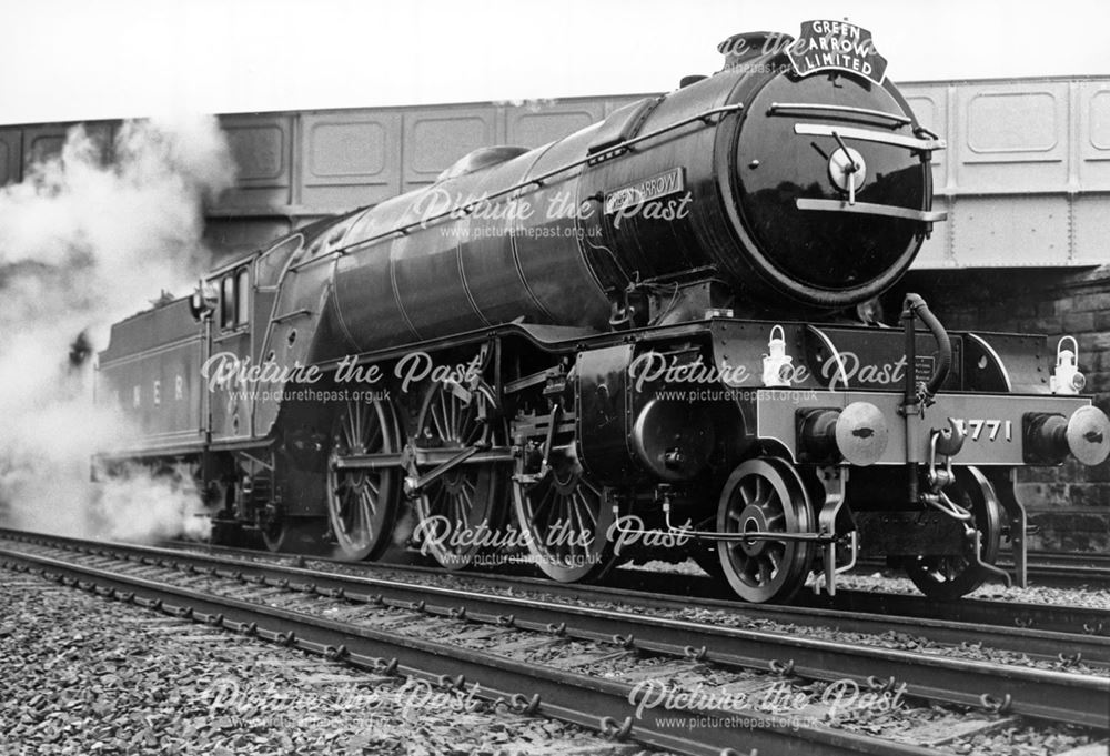 Steam loco Green Arrow, London Road Bridge, Derby, 1987