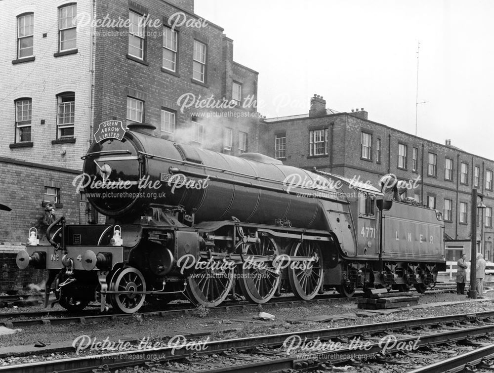 Steam loco Green Arrow, Midland Railway Station, Railway Terrace, Derby, 1987