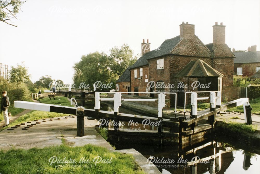 Sandiacre Lock and Lock Keepers Cottage, off Lock Lane, Sandiacre, c 1990s