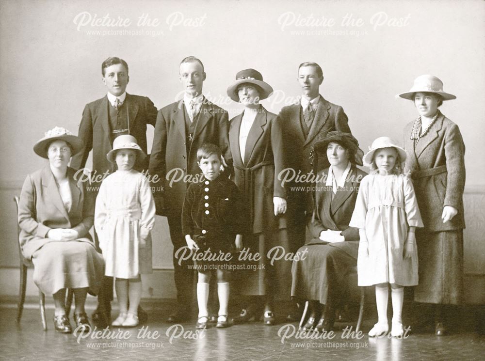 Heathcote family group photograph, Winster, early 1920s?