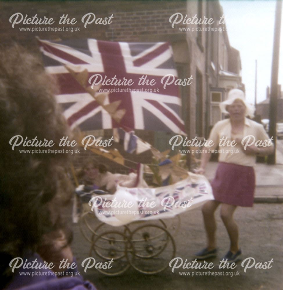 Ken Broomhall at Carnival, Hunloke Road, Holmewood, 1977