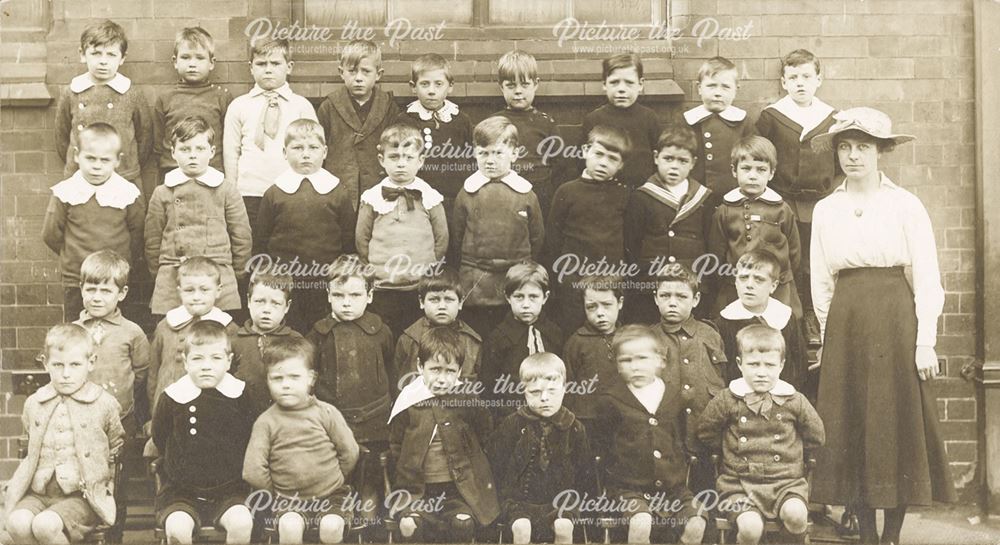 Class of Chaucer Street School, Lower Chapel Street, Ilkeston, c 1900s-1910