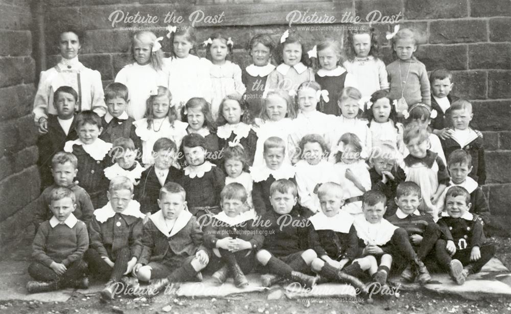 Schoolchildren at Chinley School, Buxton Road, Chinley, 1915 