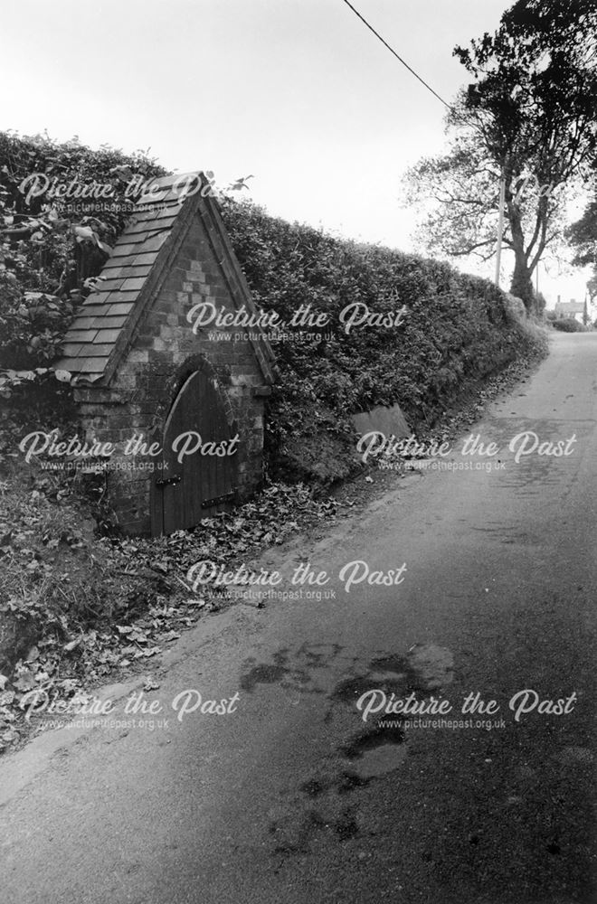 Roadside Well, Ednaston Lane, Edlaston, 2003