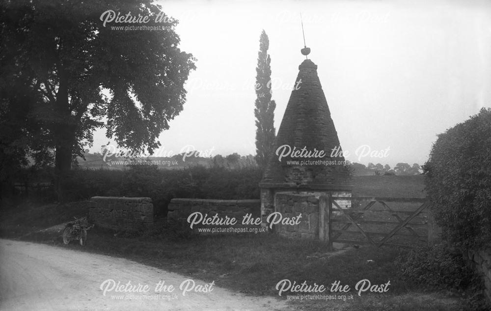 Village lock-up and pinfold, Worthington, Leicestershire, c 1915 ?