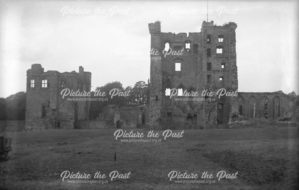 Castle ruins, Ashby de la Zouch, Leicestershire, c 1911