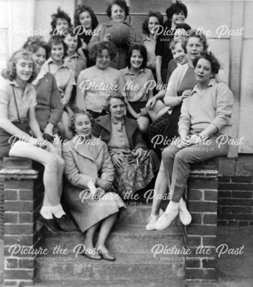 Heath School staff and netball team