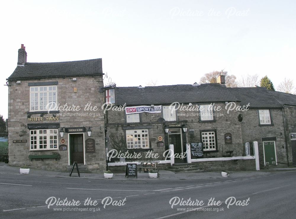 The White Swan, junction of Chesterfield Road and Hallowes Lane, Dronfield, 2007