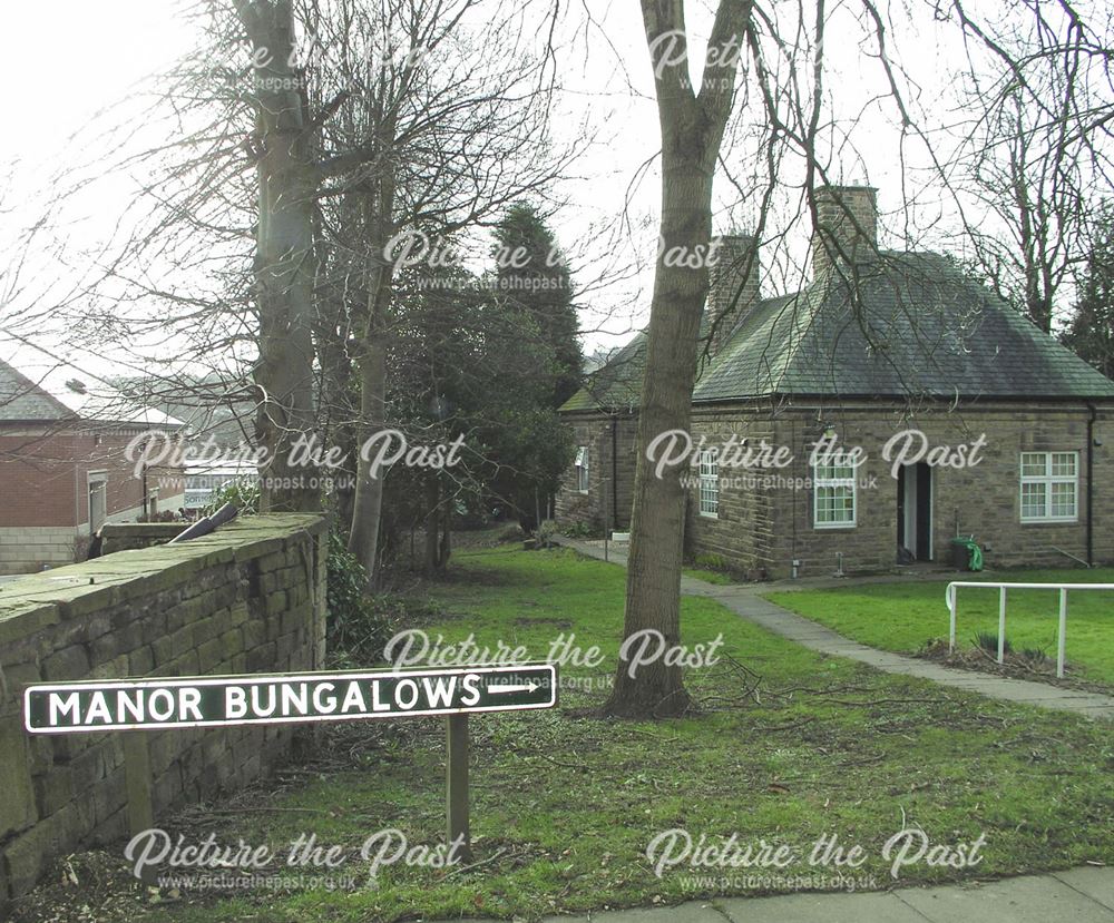 Manor Bungalows, High Street, Dronfield, 2007