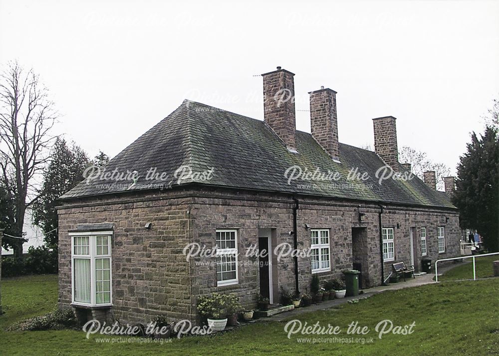 Manor Bungalows, High Street, Dronfield, 2007