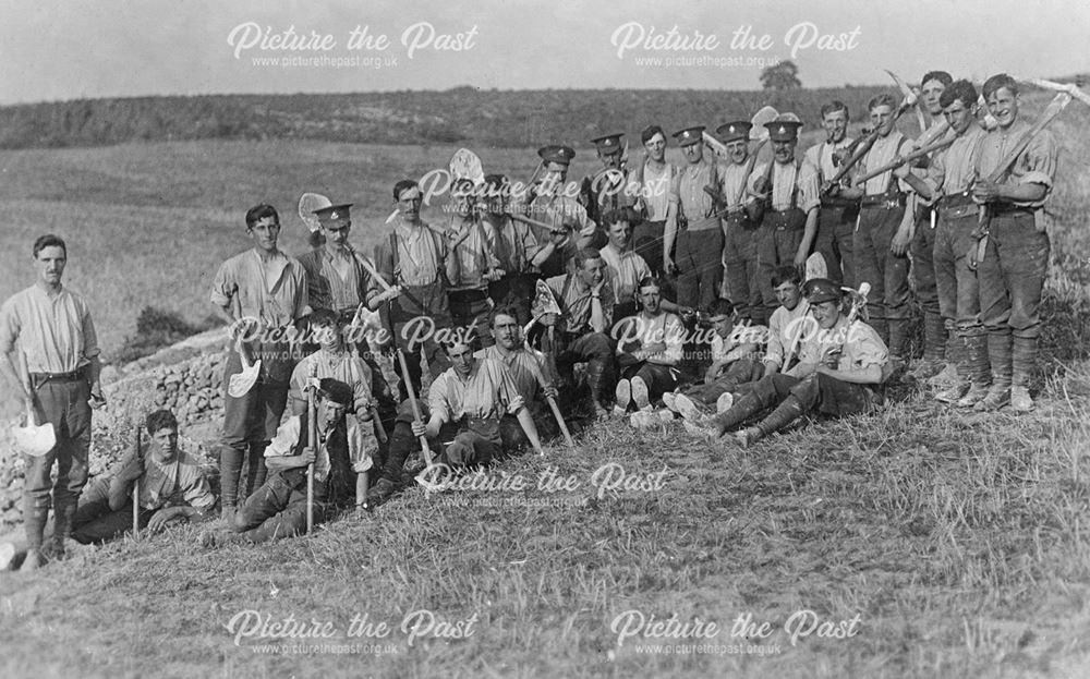 Group photograph of soldiers