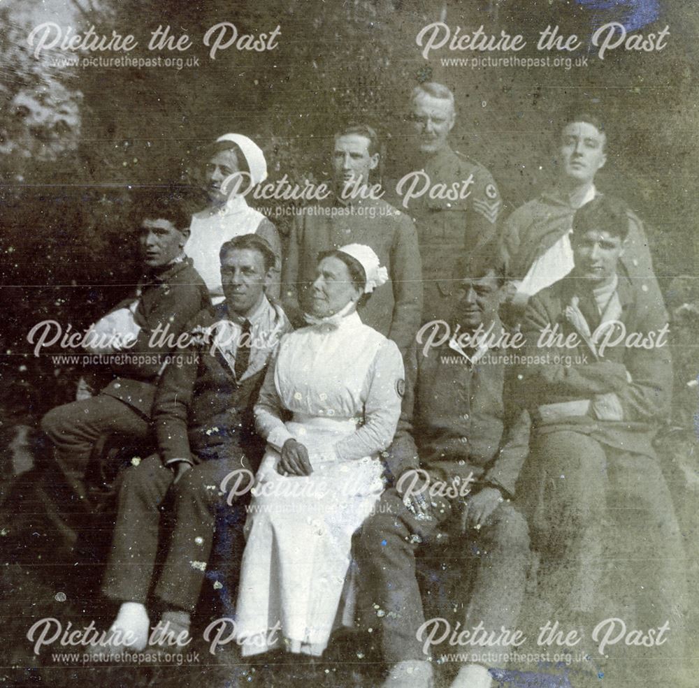 Soldiers and nurses sitting in the gardens