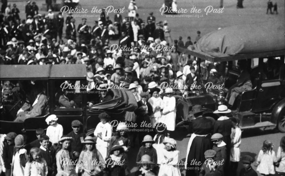 Crowd Gathering for the Royal Visit, Heanor, 1914