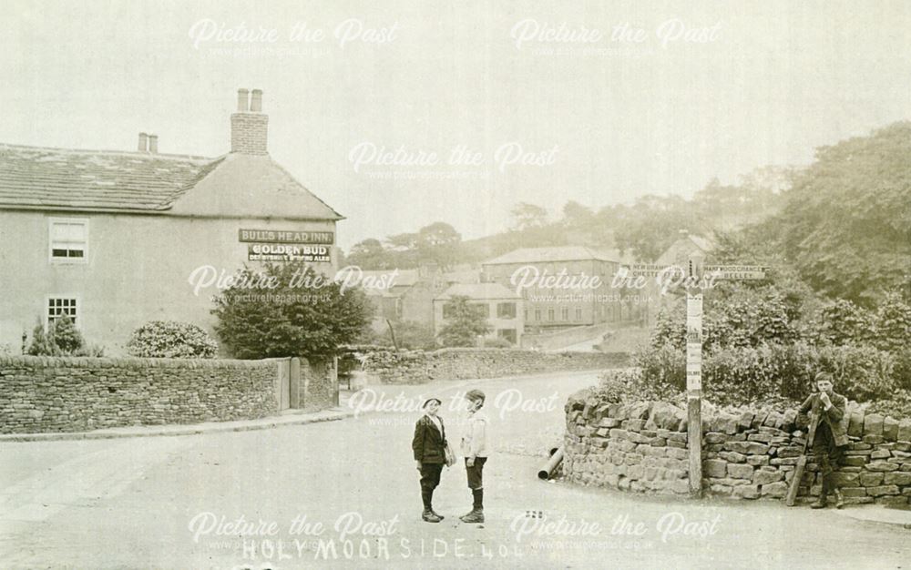 Crossroads at bottom of New Road, Holymoorside, c 1910