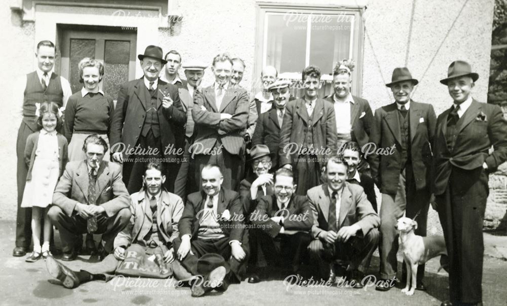 Group outside The Lamb Inn, Loads Road, Holymoorside, 1950s