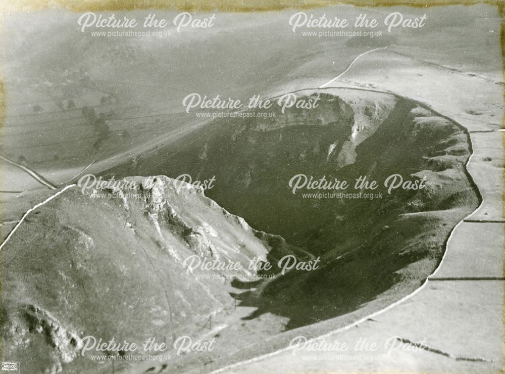 Aerial view of Winnats Pass, Castleton, 1924