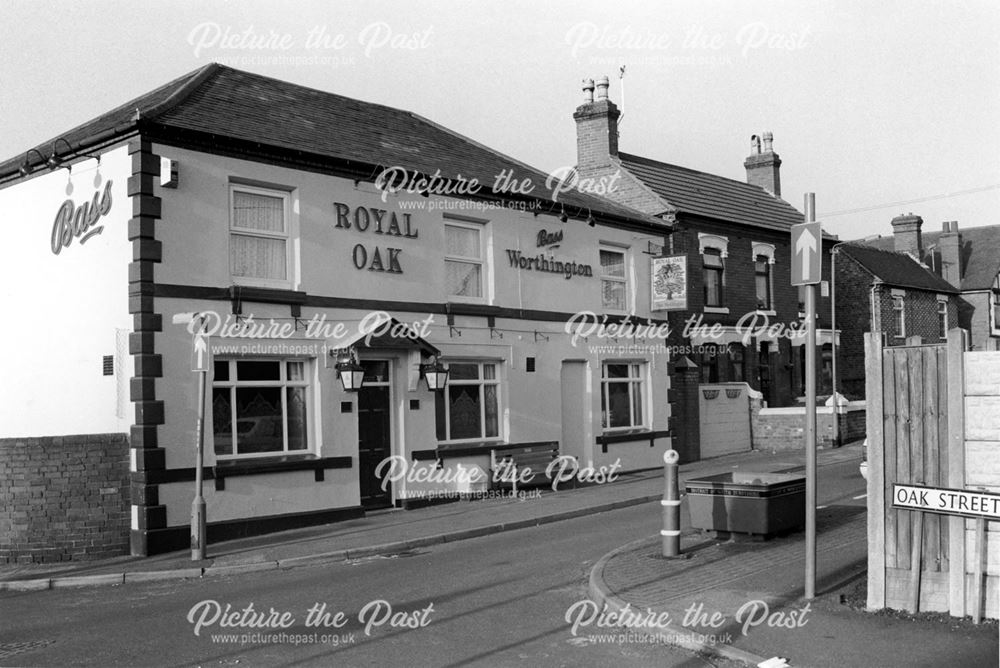 Royal Oak public house, corner of Regent Street and Oak Street, Church Gresley, 2002