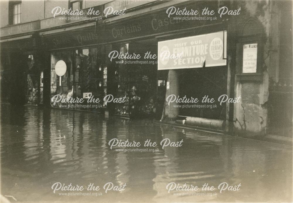 The Cornmarket during the 1932 flood