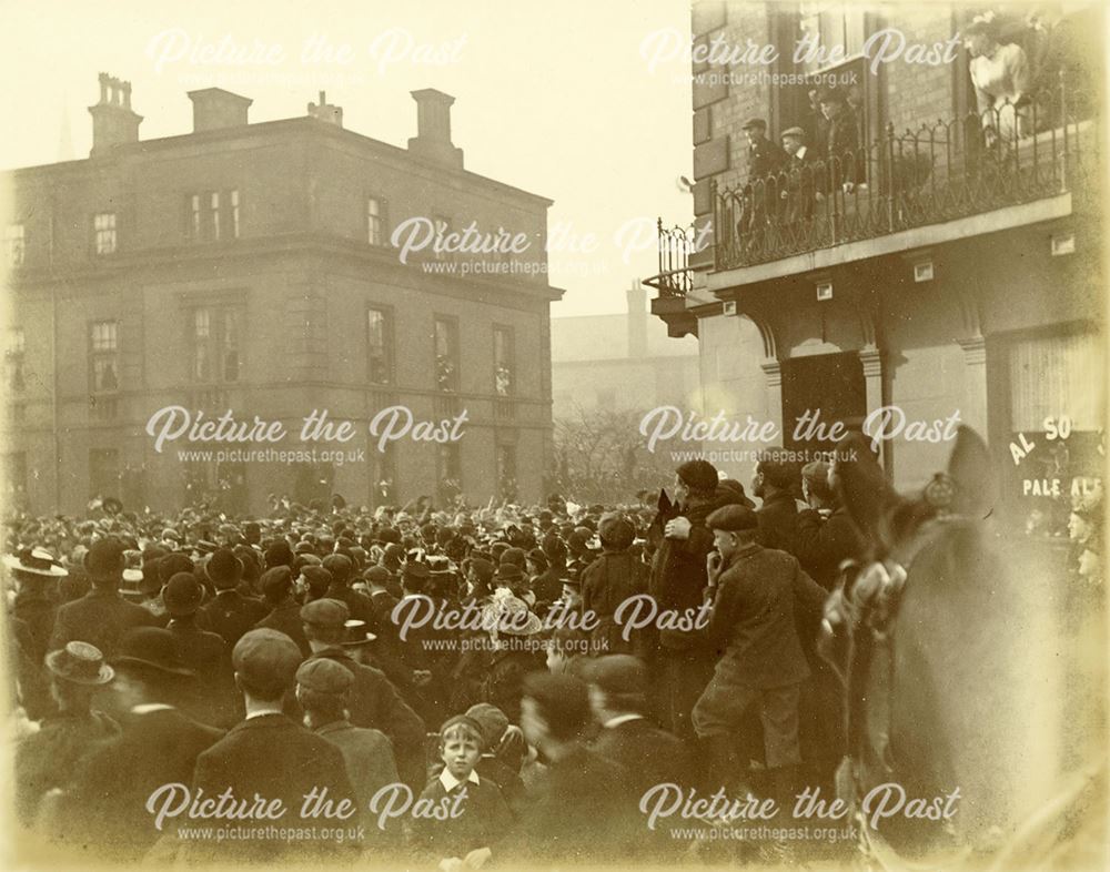 Crowds on Midland Road following the relief of Mafeking during the Boer War