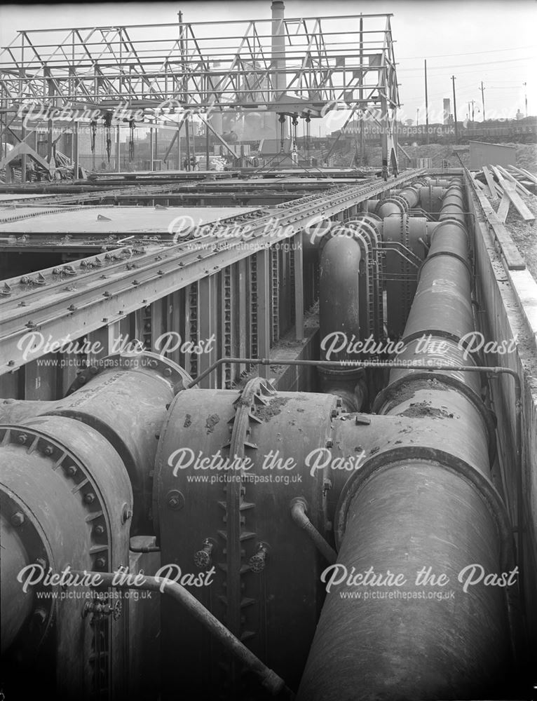 Gas purifiers under construction at the Coke Oven Plant, Stanton Works