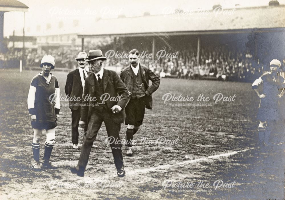 Alderman Laurie Kicks off Ladies Charity Football Match, 1922