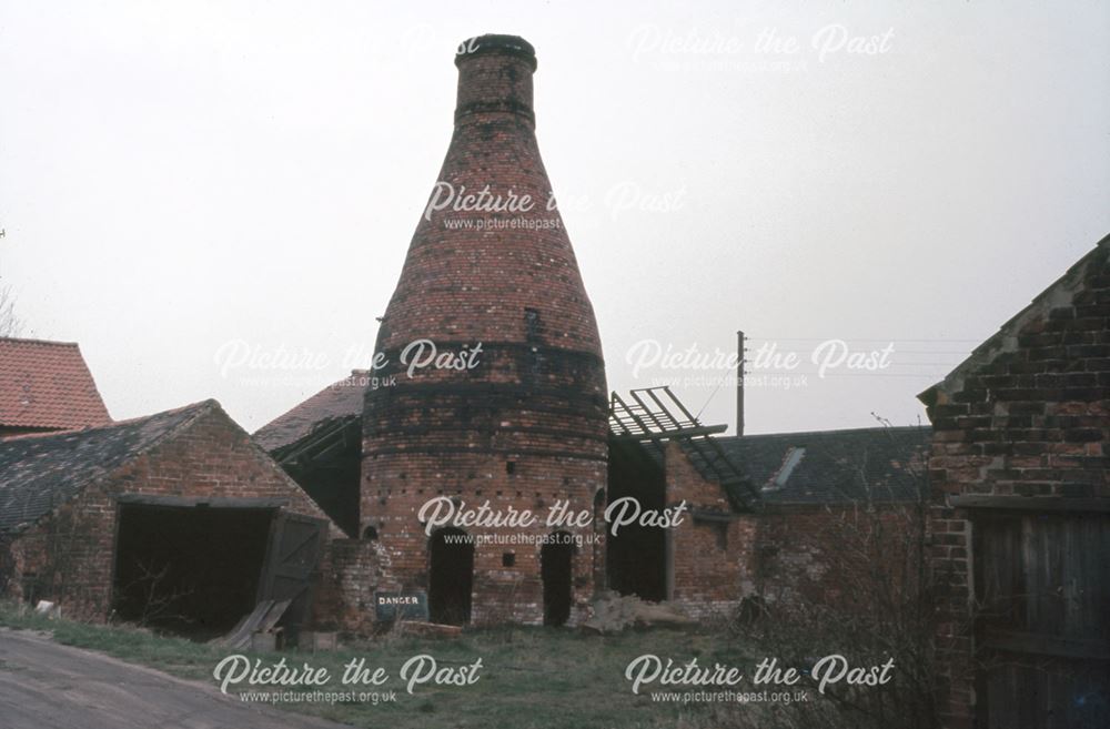 Bottle Kiln, High Lane West, West Hallam, Ilkeston, 1971