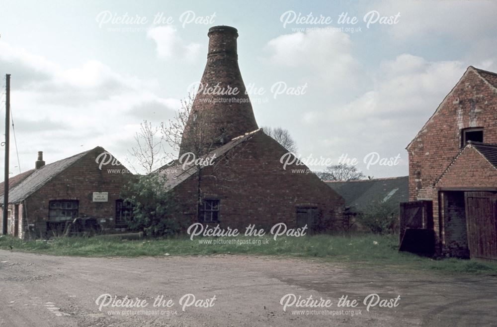 Bottle Kiln, High Lane West, West Hallam, Ilkeston, 1971