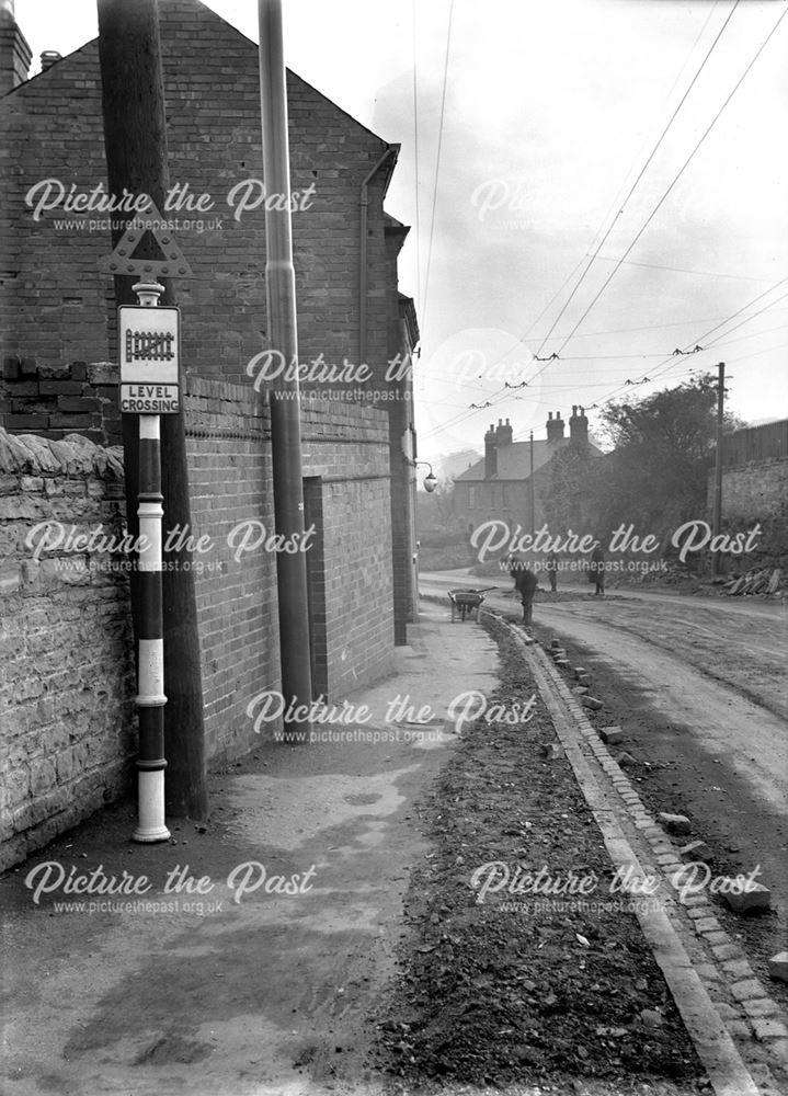 Level crossing warning sign