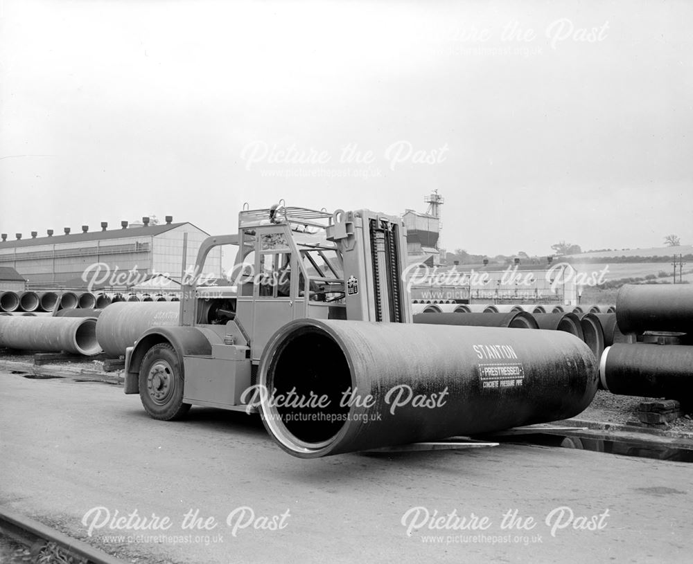 Forklift truck carrying prestressed concrete pipe