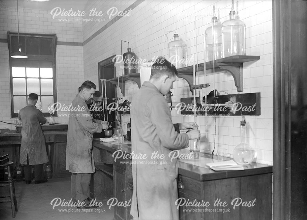 Apprentices in laboratory, Stanton Works, 1944