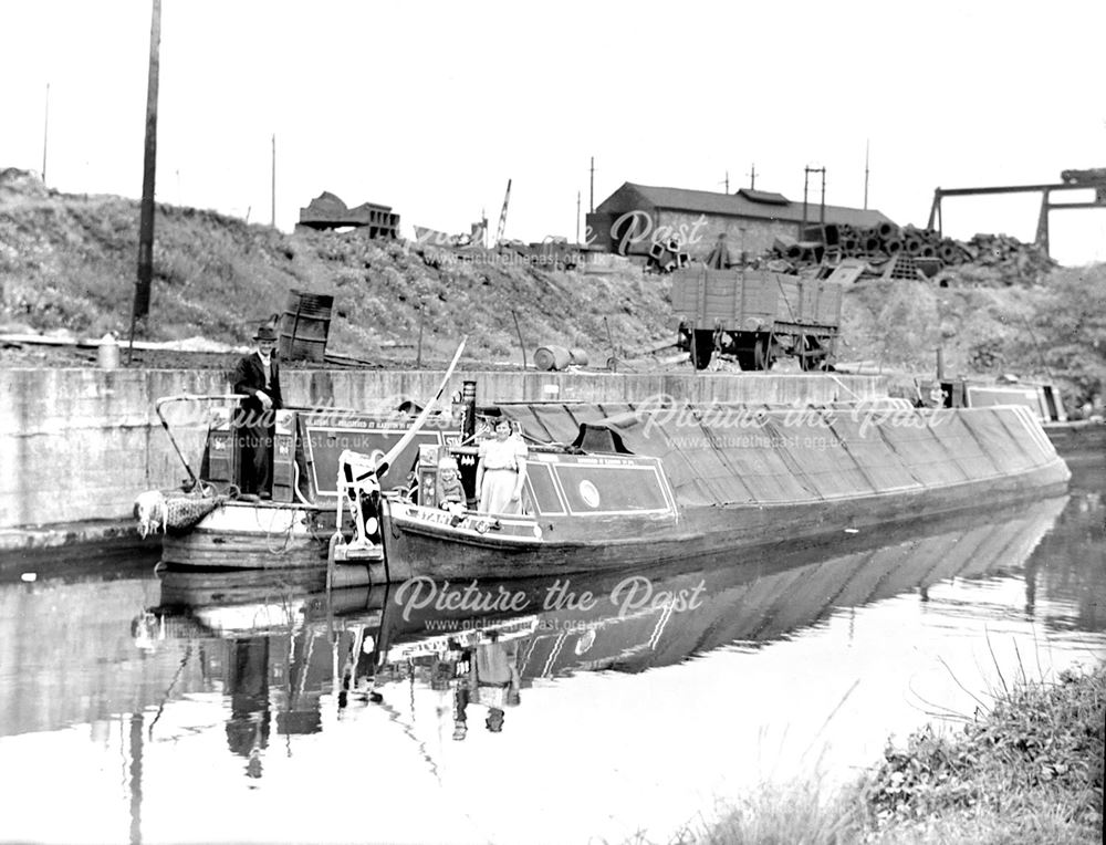 Narrowboats on Nutbrook Canal