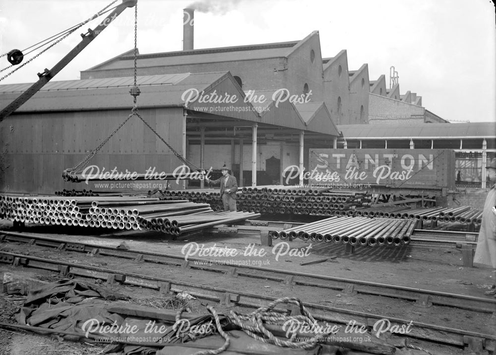 Loading pipes at Nutbrook Spun Plant
