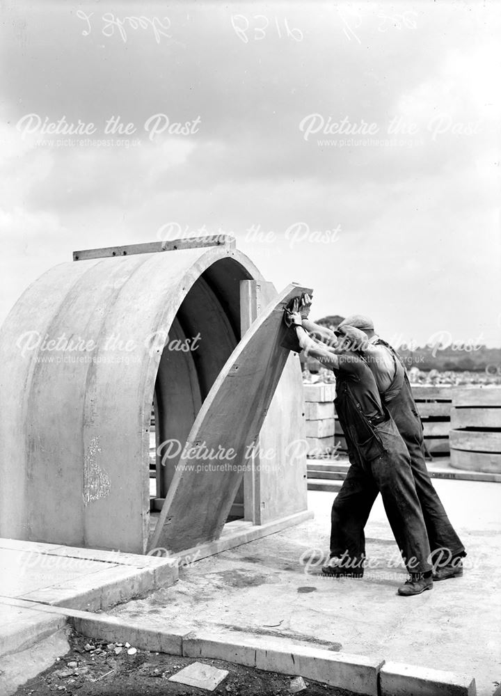 Constructing an air raid shelter, Stanton Works, 1939