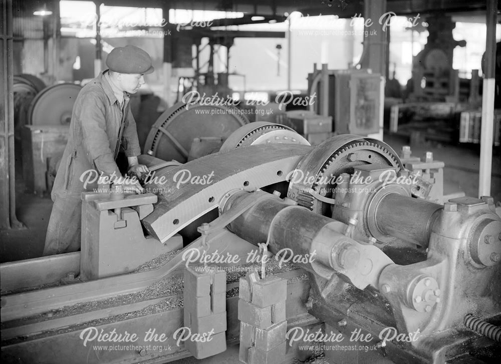 Milling the sides of tunnel segments, 1939