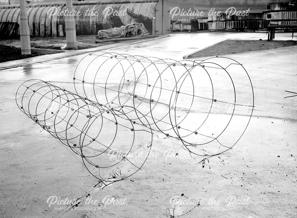 Reinforcement cages for spun concrete pipes, 1945