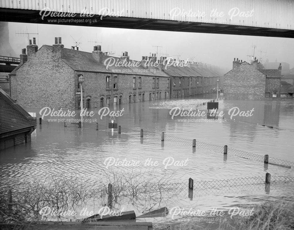 Bottom of Crompton Street, South View, in Flood, Ilkeston, 1960