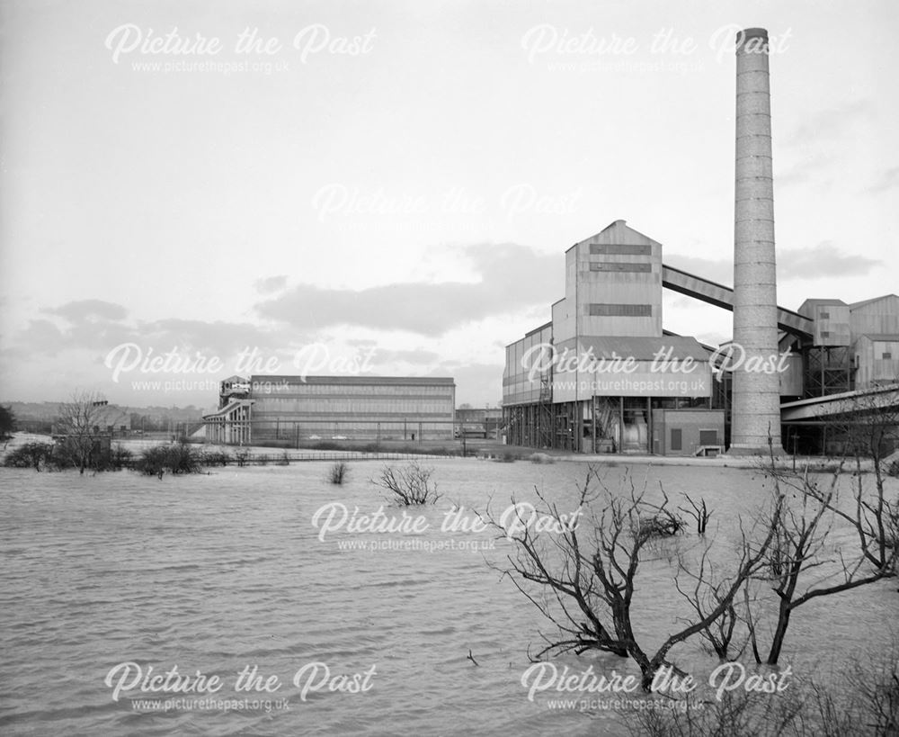 Flooding along the Nutbrook Canal, Stanton Works, 1963