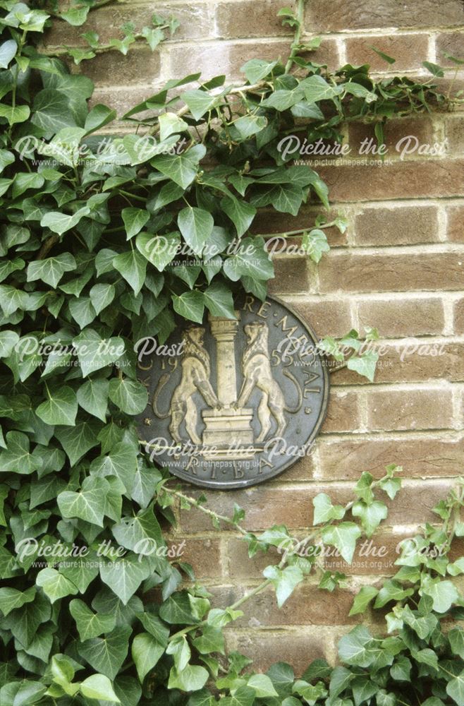 'Leylands' - Wall plaque - Architecture medal awarded by the Royal Institute of British Architects i