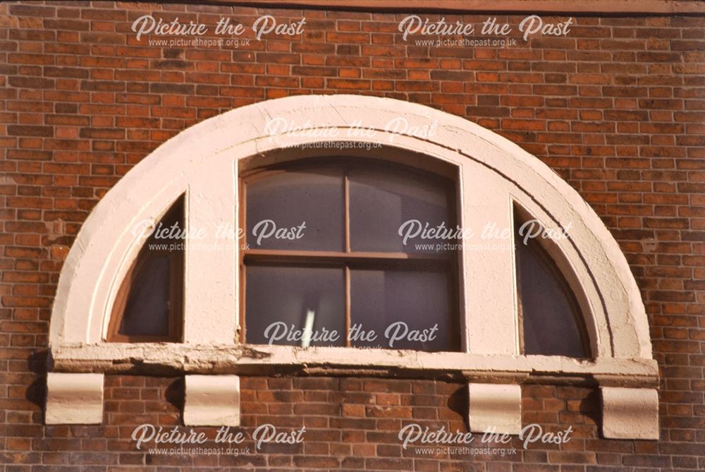 36 Cornmarket - Upper storey window detail